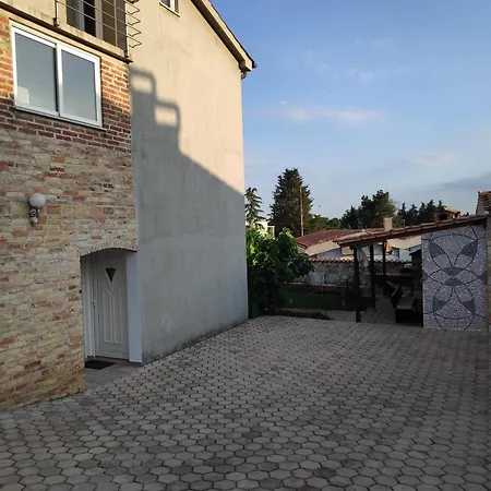 Apartmani Memic 100M Od Mora Porec Exterior photo