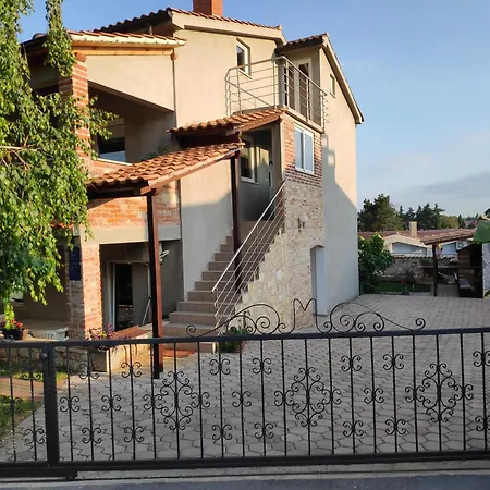 Apartmani Memic 100M Od Mora Porec Exterior photo