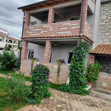 Apartmani Memic 100M Od Mora Porec Exterior photo