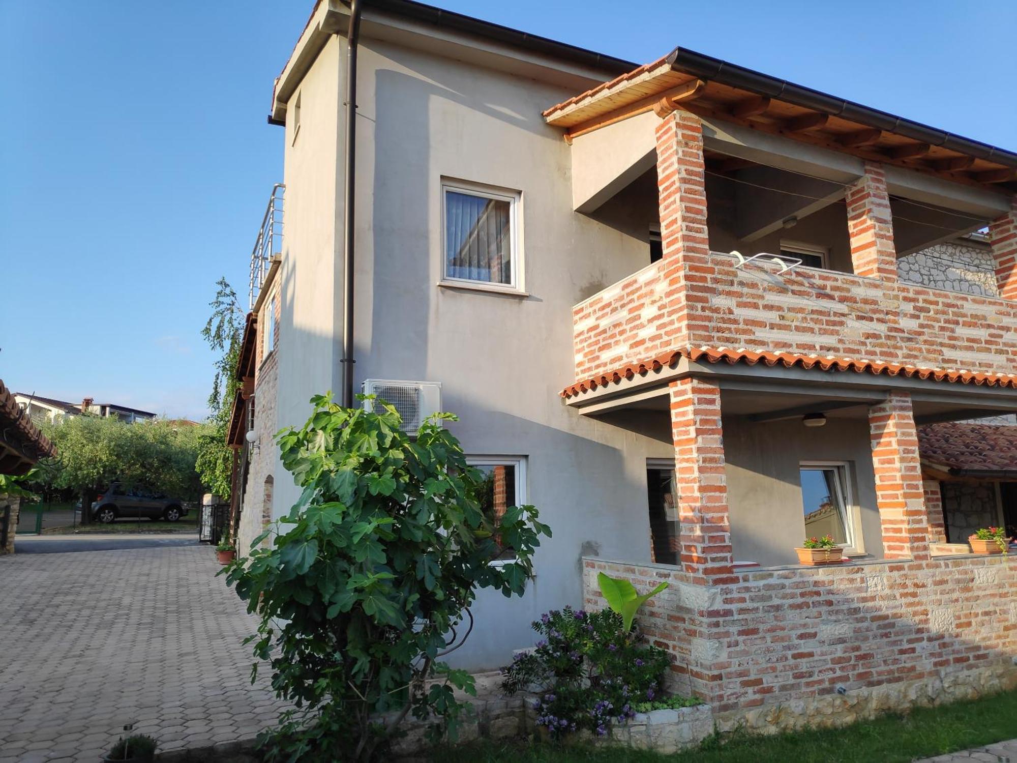 Apartment Memic 100m Od Mora