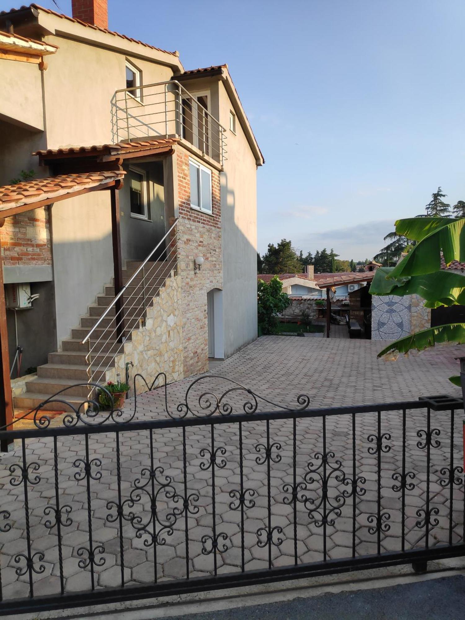Memic 100m Od Mora *