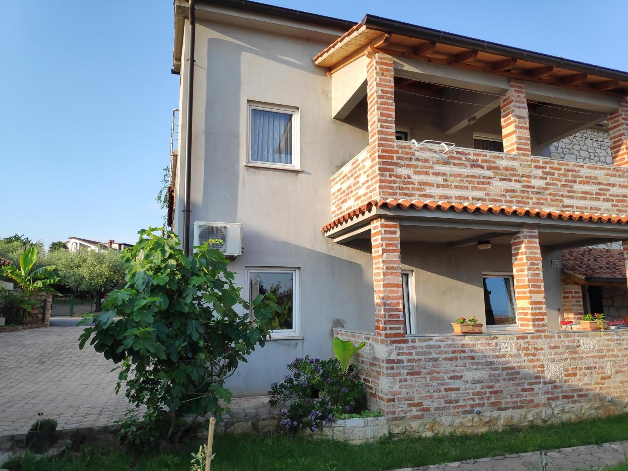 Memic 100m Od Mora *