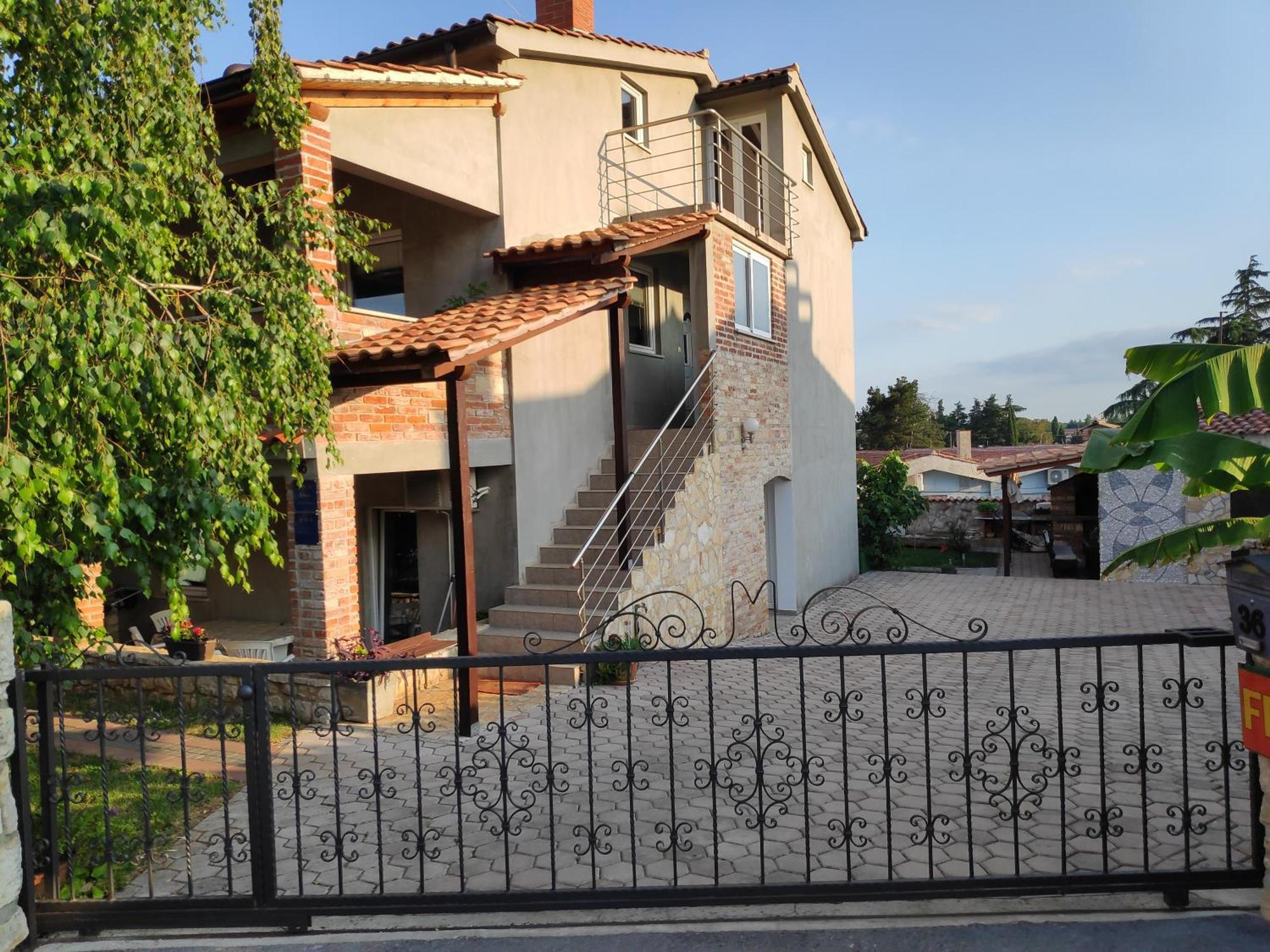 Apartment Memic 100m Od Mora
