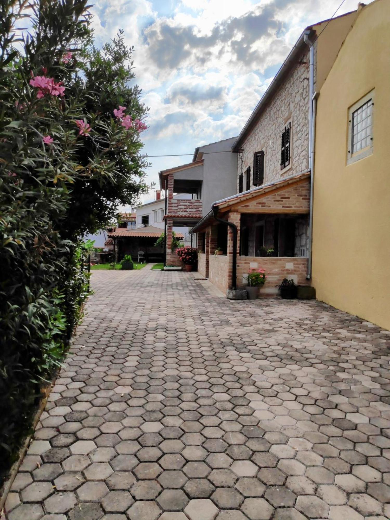 Apartment Memic 100m Od Mora *