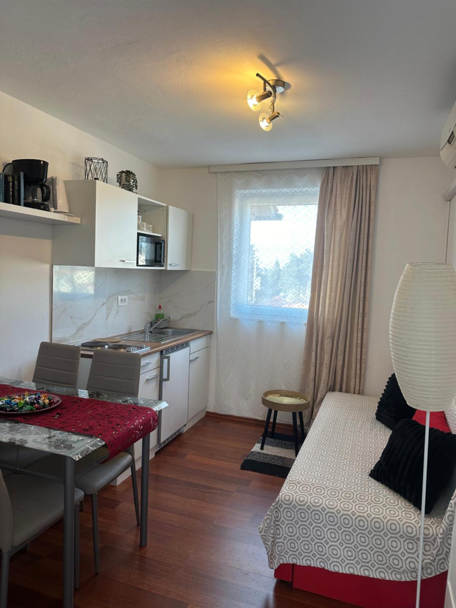 Memic 100m Od Mora Apartment Porec