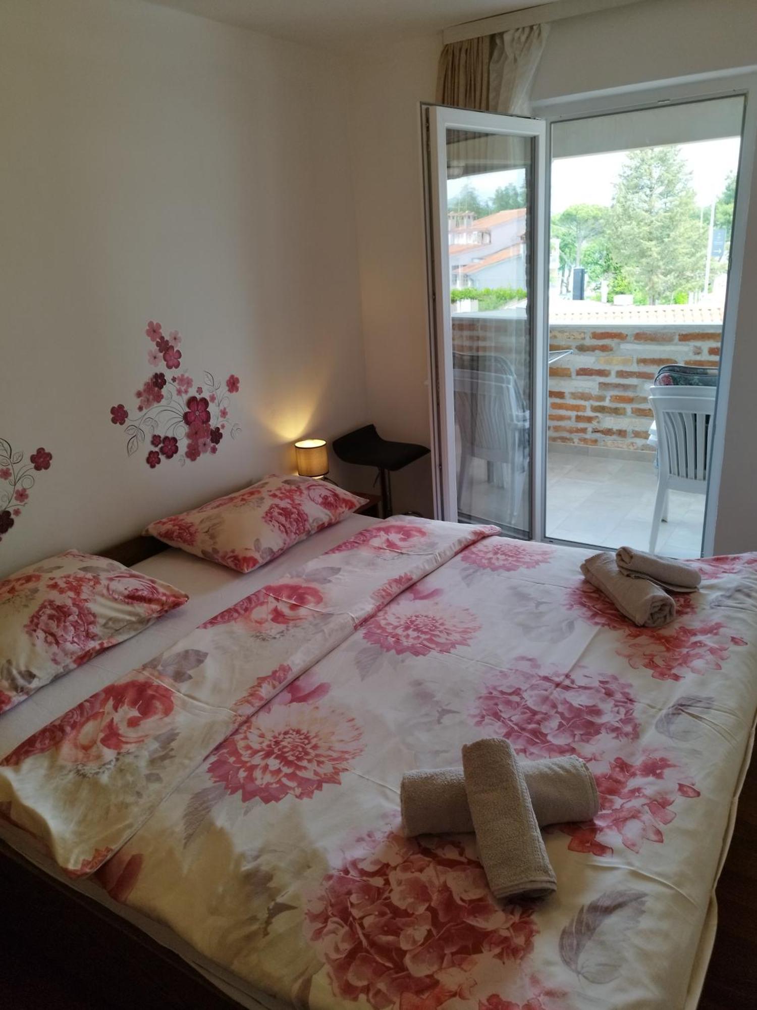 Apartment Memic 100m Od Mora