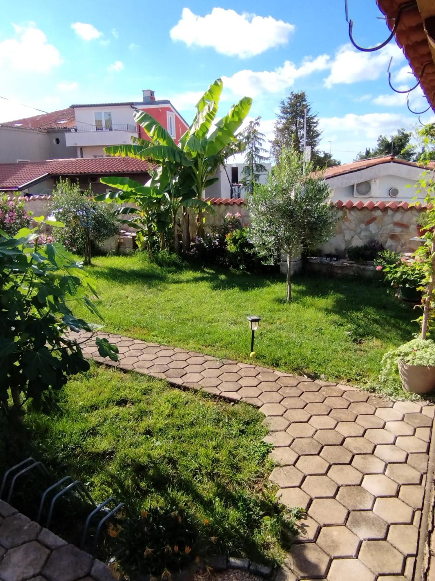 Memic 100m Od Mora *