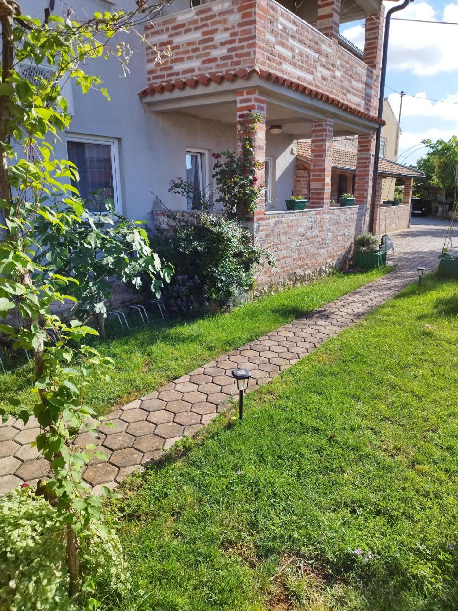 Memic 100m Od Mora Apartment