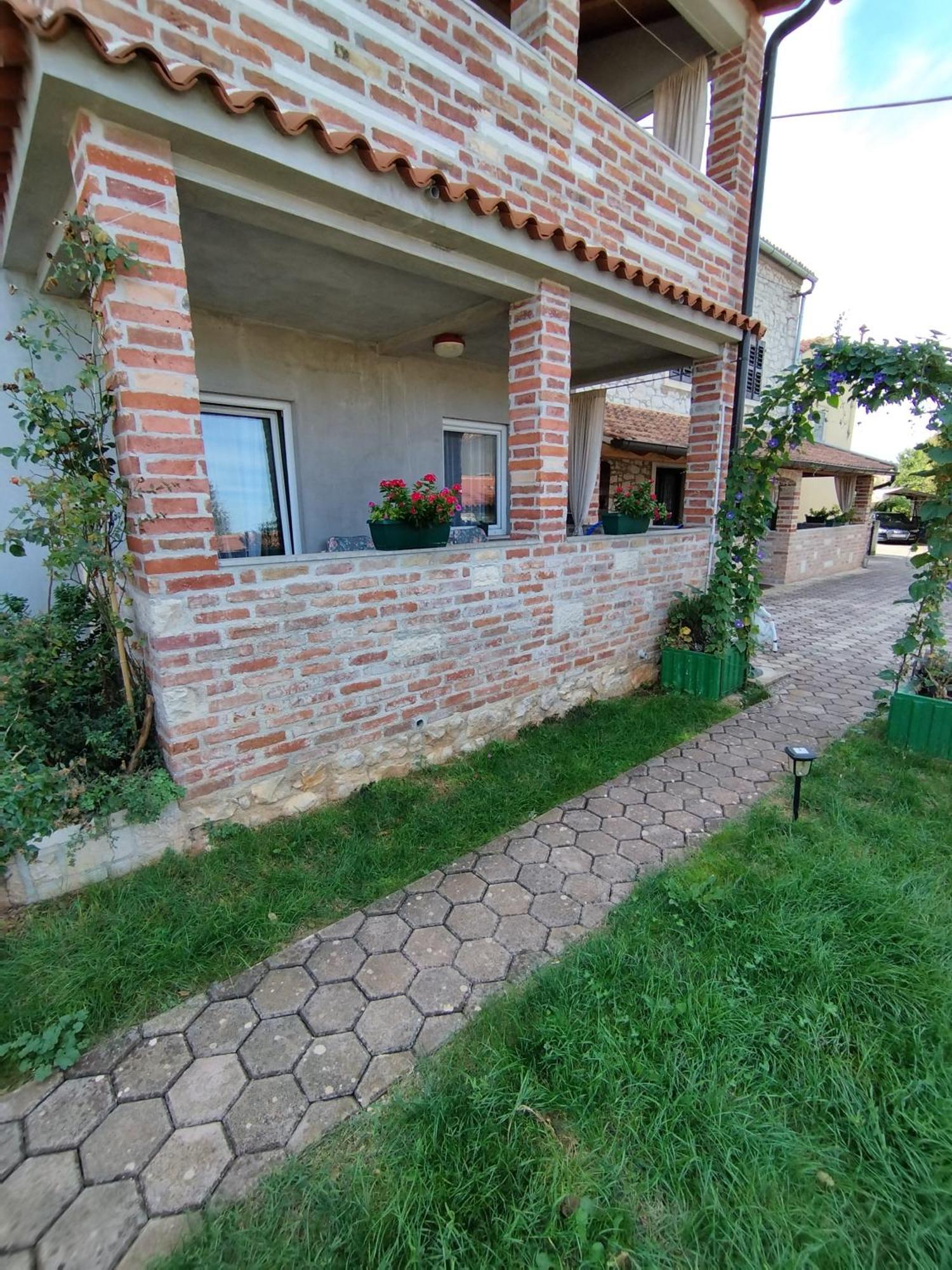 Memic 100m Od Mora