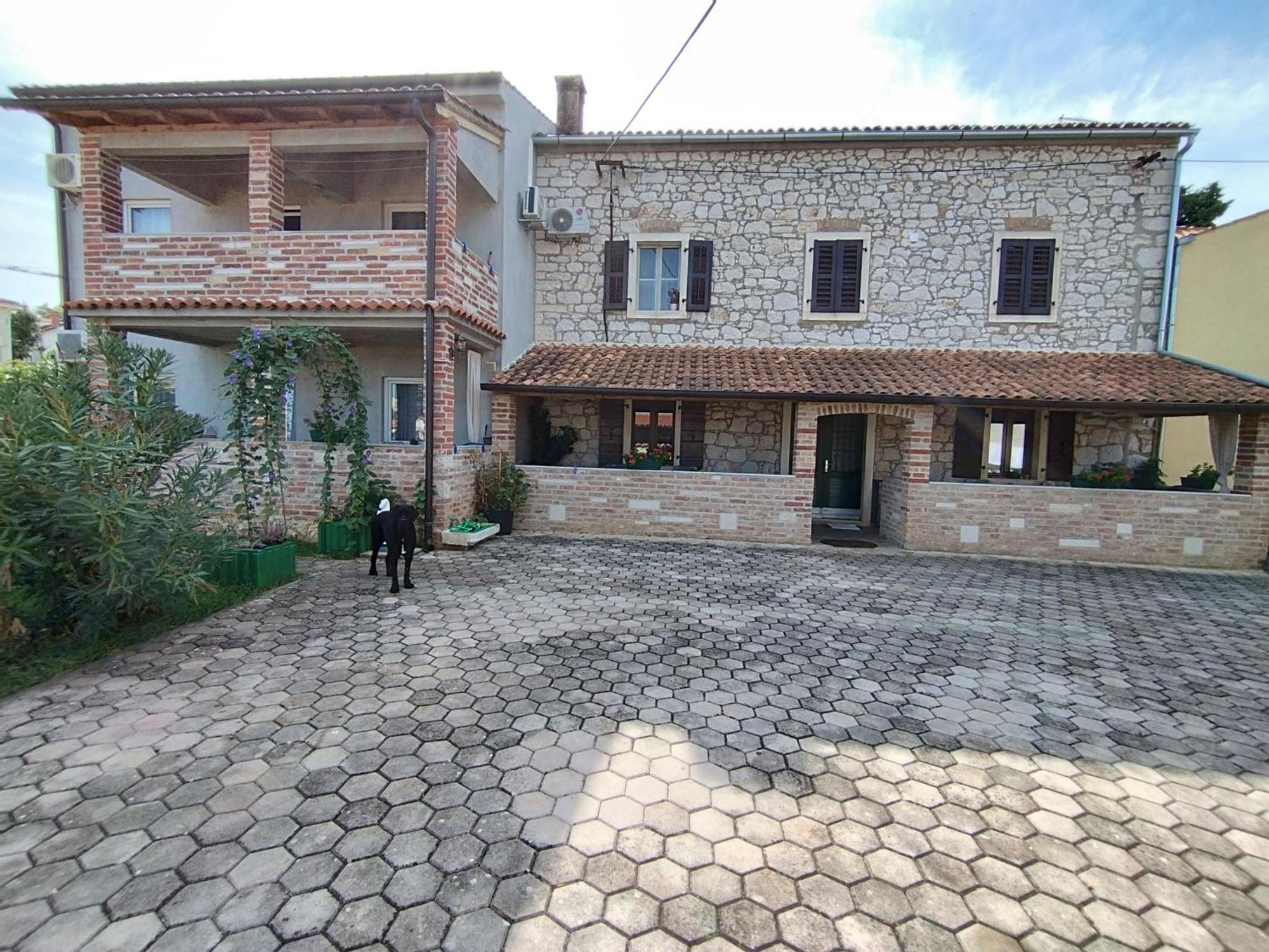 Apartment Memic 100m Od Mora