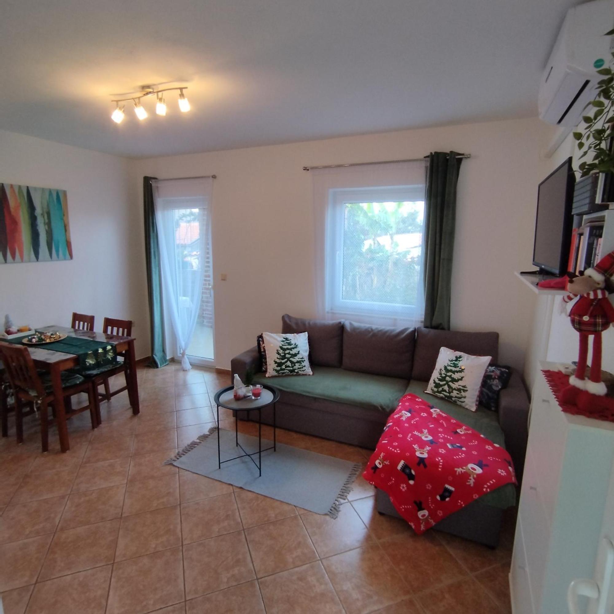 Memic 100m Od Mora Appartamento