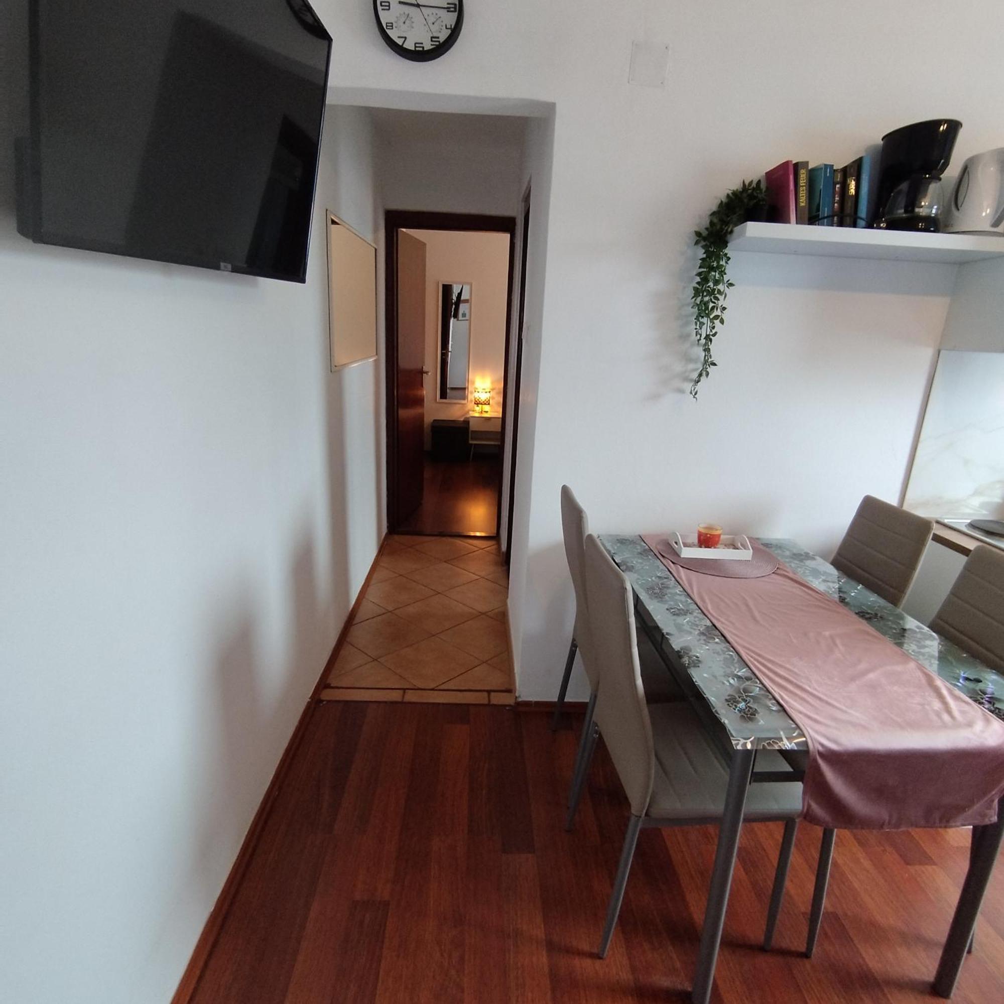 Memic 100m Od Mora Appartement